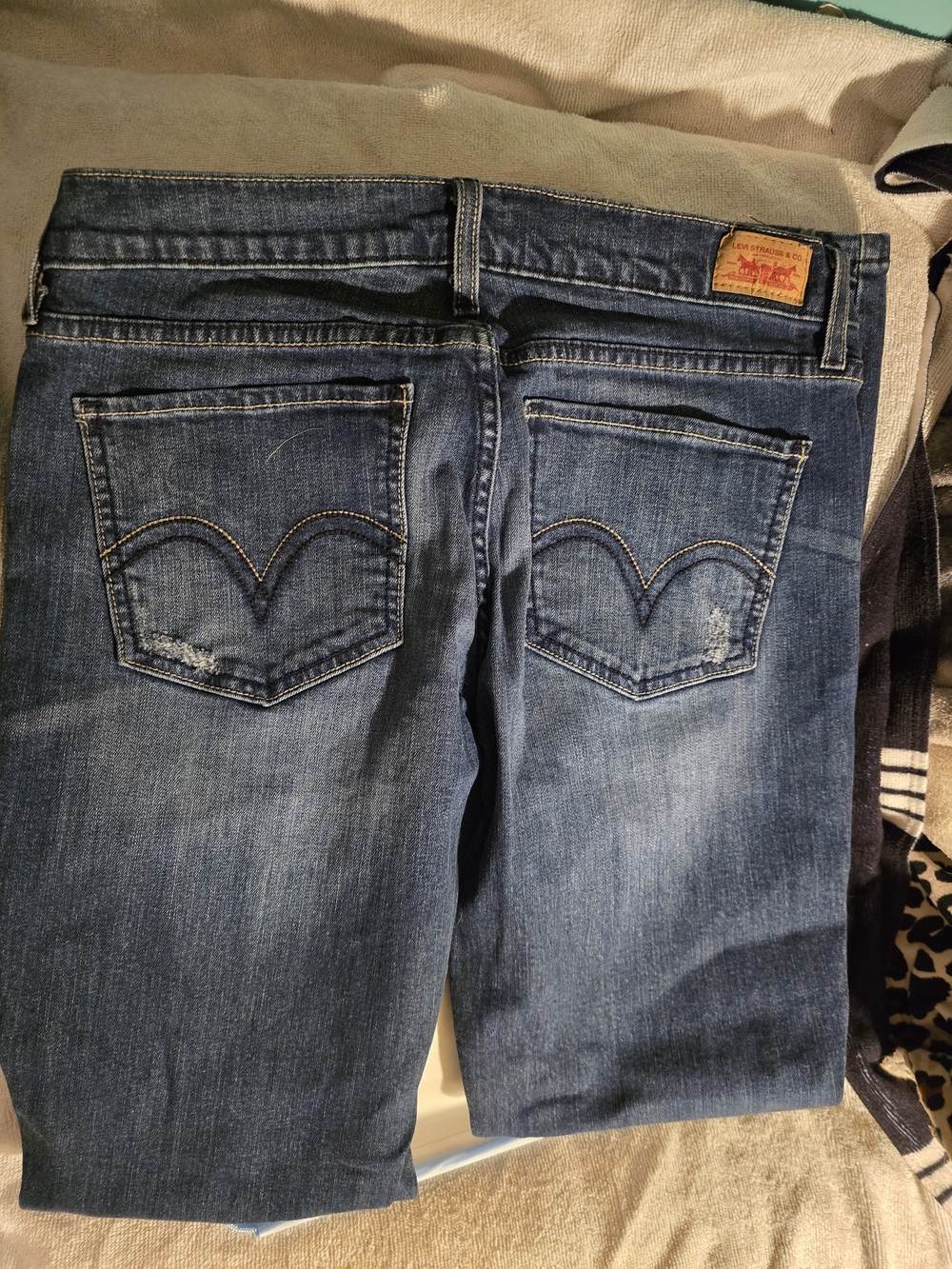 Levi's 524 Too Superlow Dark Blue Straight Jeans w Signature Back Pockets